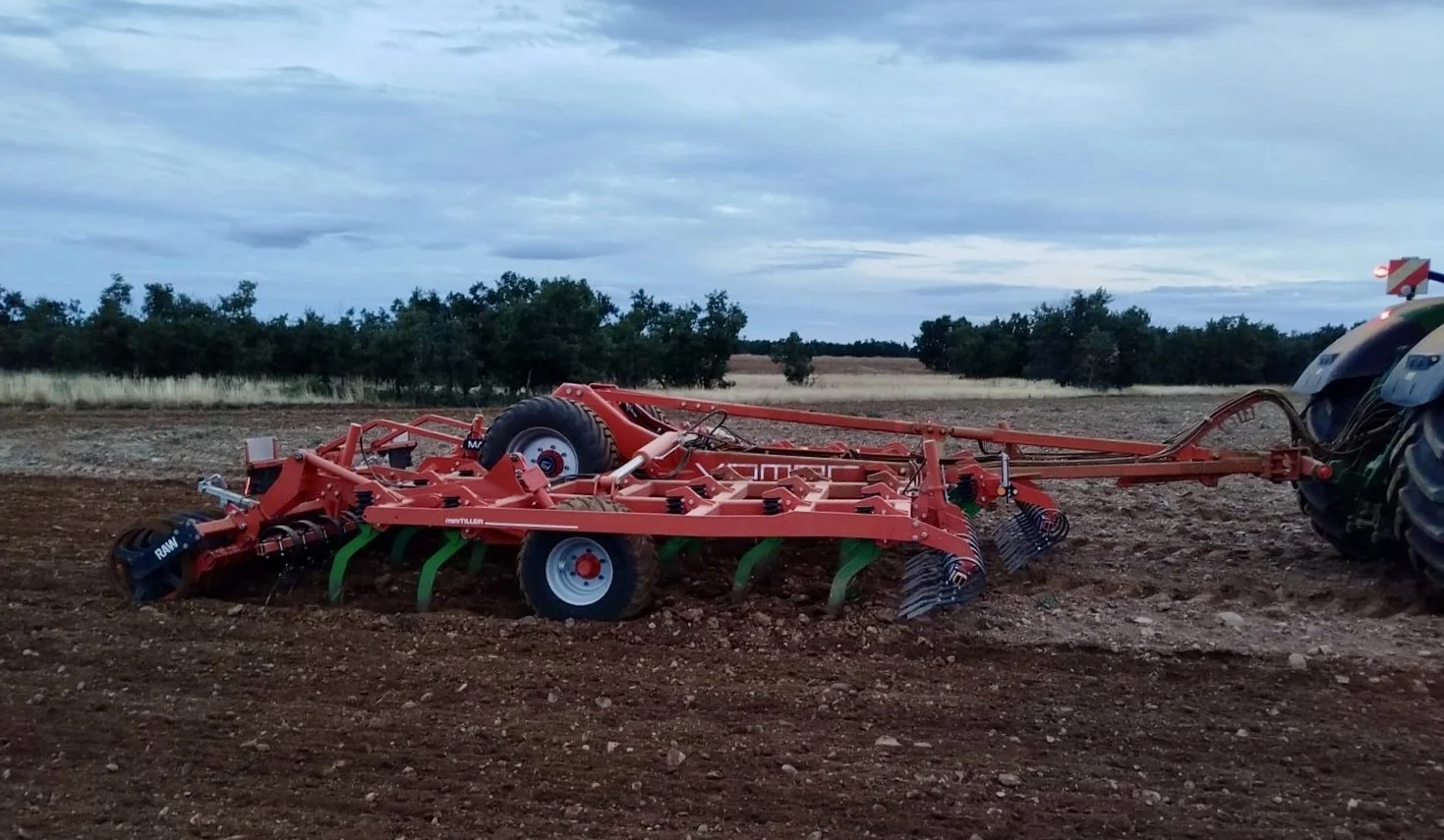 MiniTILLER Max — Cultivador chisel arrastrado 6 filas