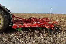 SuperTILLER trabajando en campo